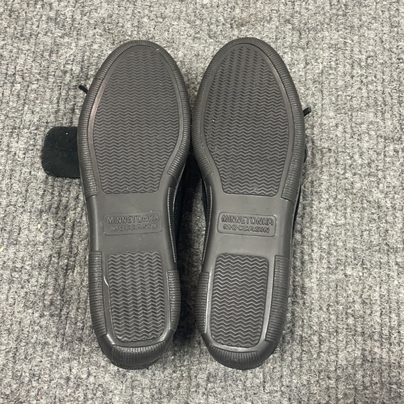 Minnetonka Women’s Moosehide Classic Moccasins (2926) - Picture 5 of 8